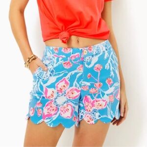 Lilly Pulitzer ButterCup Scalloped Edge Multi Bahamian Rhapsody Mid Rise Shorts